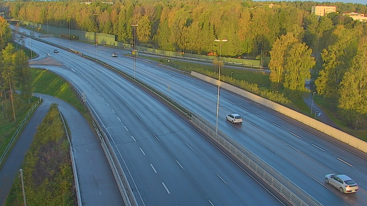 Weather Camera Image Road 101 Helsinki, Vihdintien risteys, Helsinki, Uusimaa