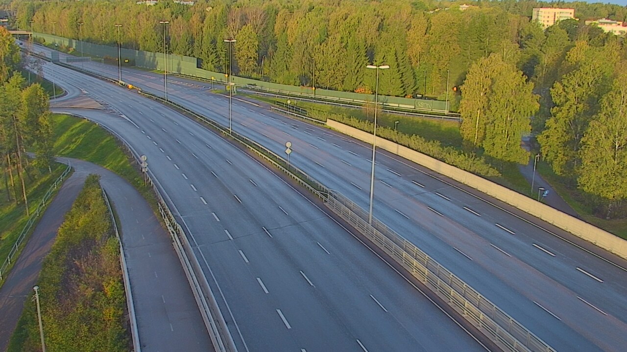 Weather Camera Image Road 101 Helsinki, Vihdintien risteys, Helsinki, Uusimaa