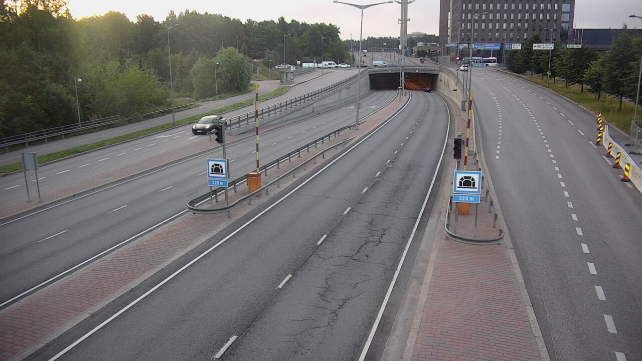 Weather Camera Image Road 100 Helsinki Hakamäentie, Kivihaan tunneli, länsi, Helsinki, Uusimaa