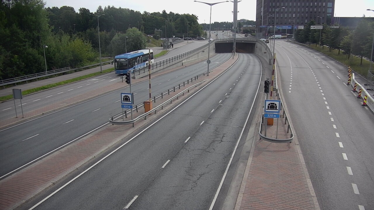 Weather Camera Image Road 100 Helsinki Hakamäentie, Kivihaan tunneli, länsi, Helsinki, Uusimaa