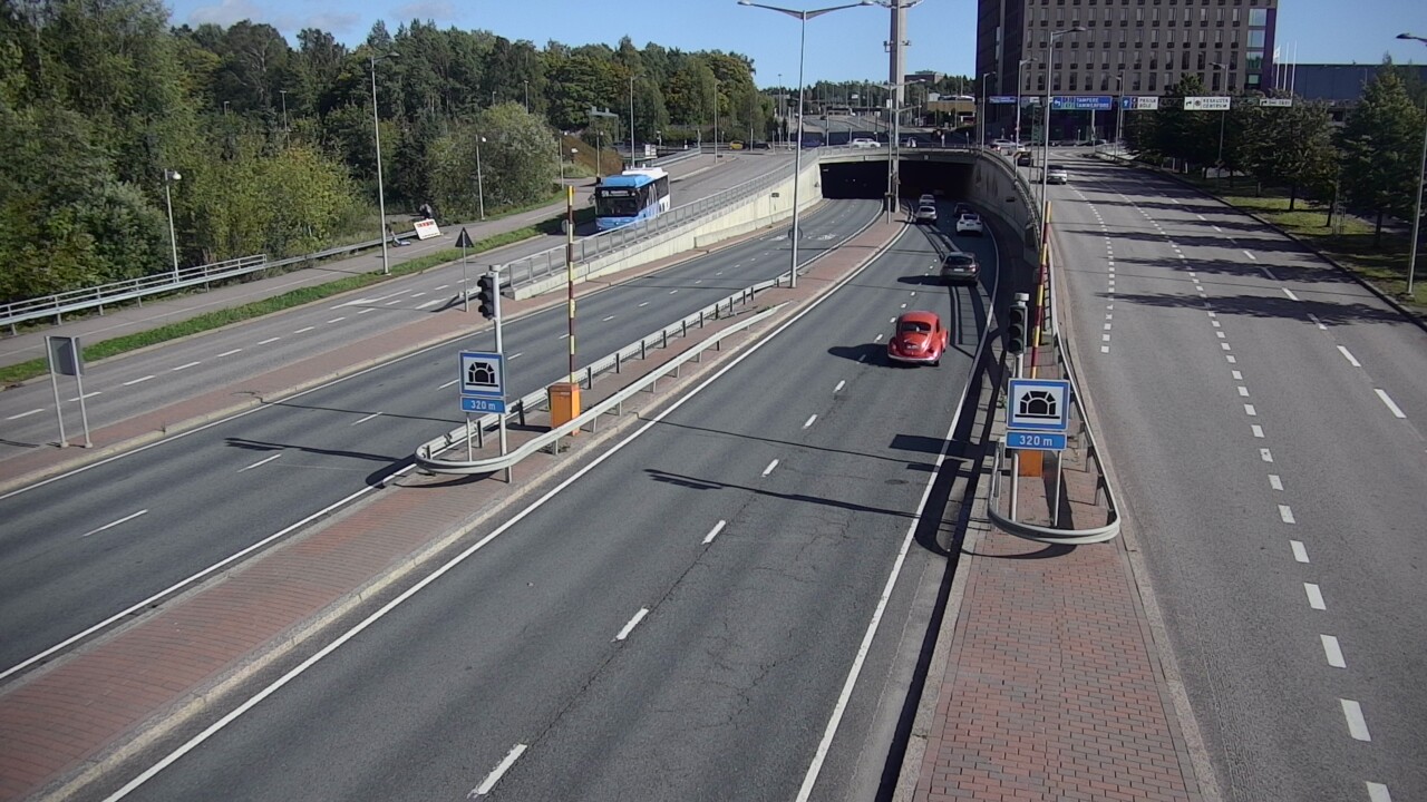 Weather Camera Image Road 100 Helsinki Hakamäentie, Kivihaan tunneli, länsi, Helsinki, Uusimaa