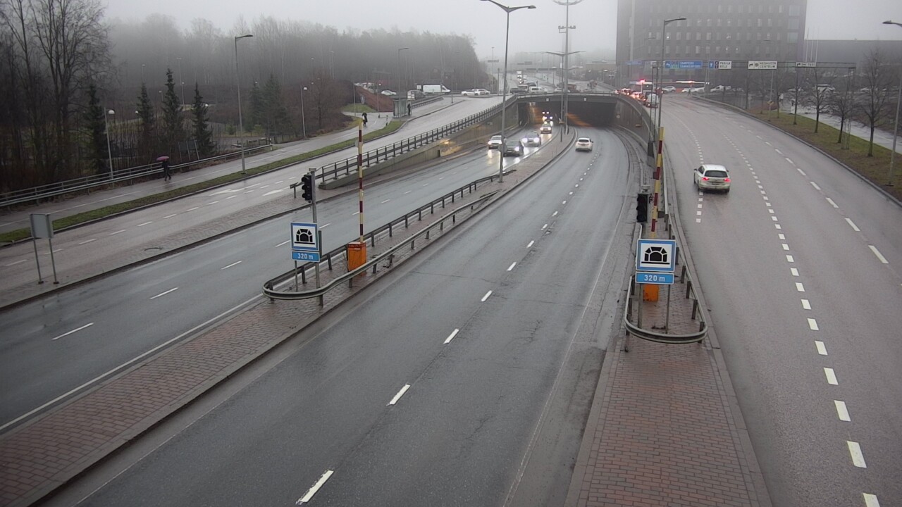 Weather Camera Image Väg 100 Helsingfors Skogsbackavägen, Kivihaan tunneli, väst, Helsinki, Uusimaa
