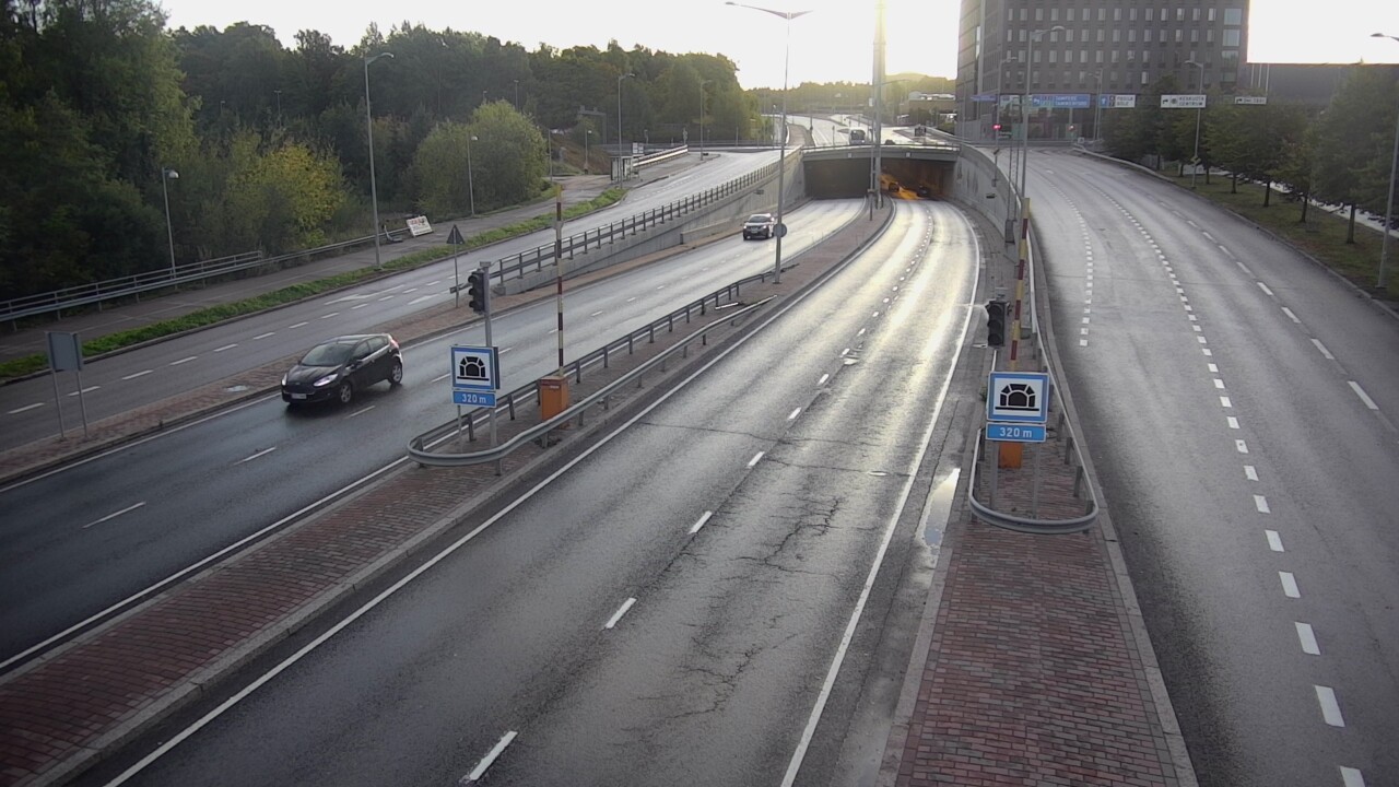 Weather Camera Image Road 100 Helsinki Hakamäentie, Kivihaan tunneli, länsi, Helsinki, Uusimaa