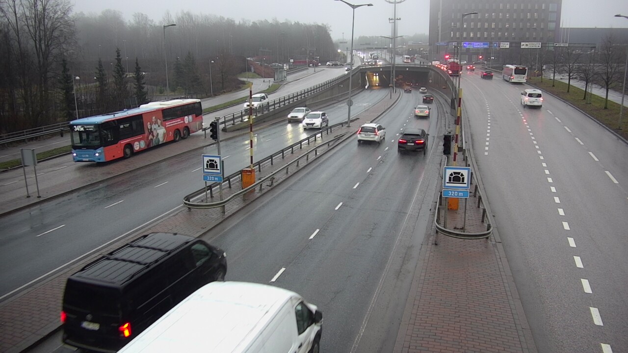 Weather Camera Image Väg 100 Helsingfors Skogsbackavägen, Kivihaan tunneli, väst, Helsinki, Uusimaa