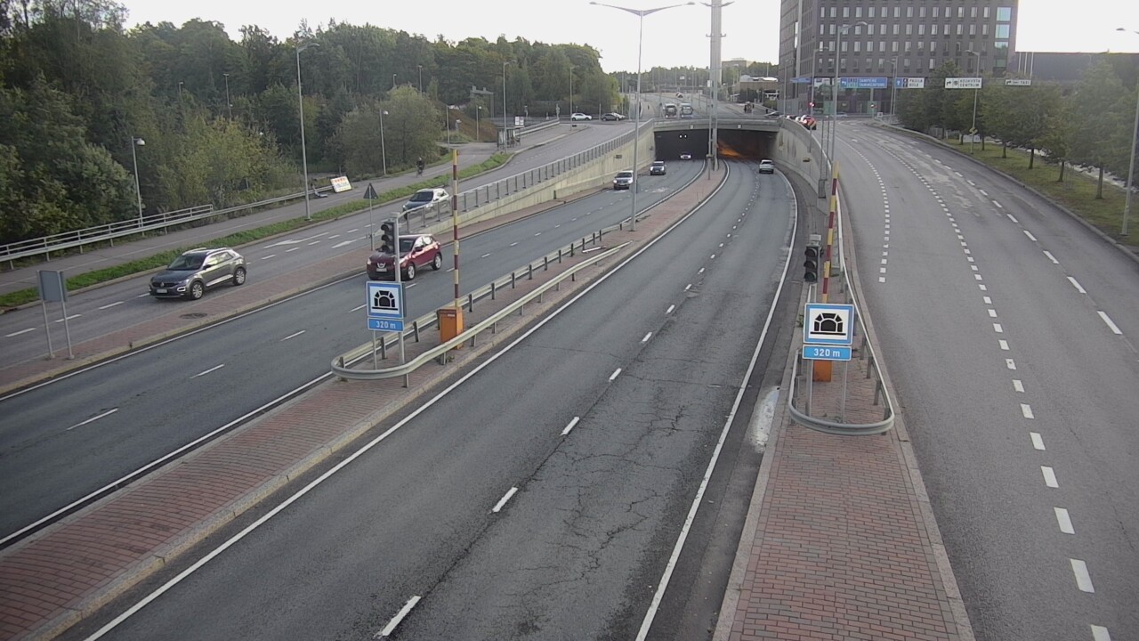 Weather Camera Image Road 100 Helsinki Hakamäentie, Kivihaan tunneli, länsi, Helsinki, Uusimaa