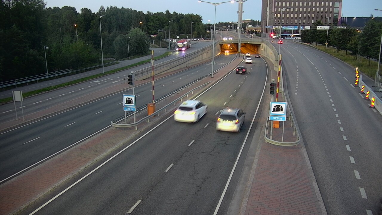 Kelikamerat Kuva Tie 100 Helsinki Hakamäentie, Kivihaan tunneli, länsi, Helsinki, Uusimaa