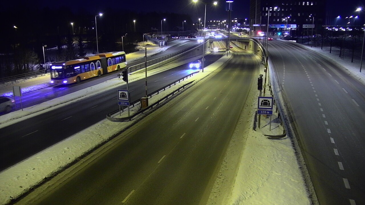Weather Camera Image Road 100 Helsinki Hakamäentie, Kivihaan tunneli, länsi, Helsinki, Uusimaa