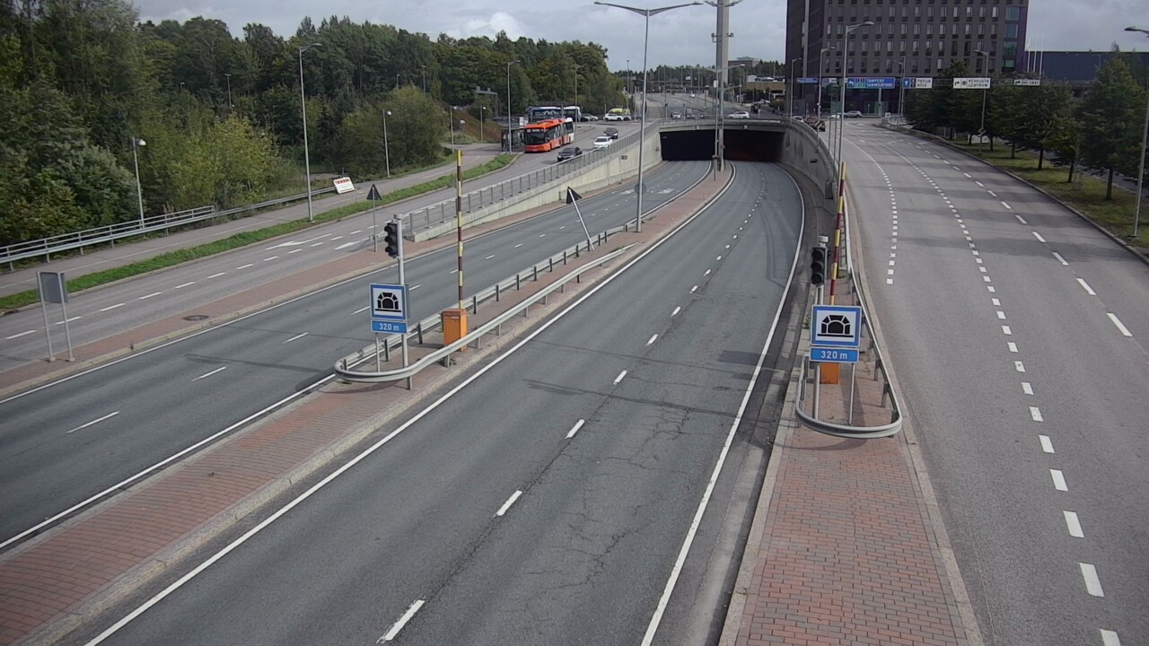 Kelikamerat Kuva Tie 100 Helsinki Hakamäentie, Kivihaan tunneli, länsi, Helsinki, Uusimaa