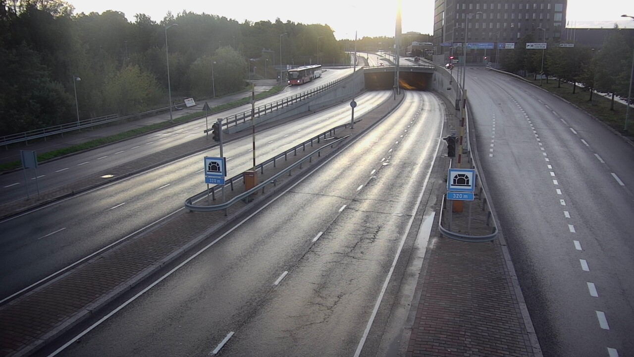 Kelikamerat Kuva Tie 100 Helsinki Hakamäentie, Kivihaan tunneli, länsi, Helsinki, Uusimaa
