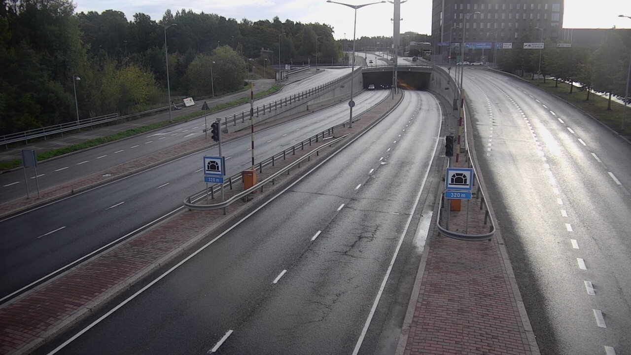 Weather Camera Image Road 100 Helsinki Hakamäentie, Kivihaan tunneli, länsi, Helsinki, Uusimaa