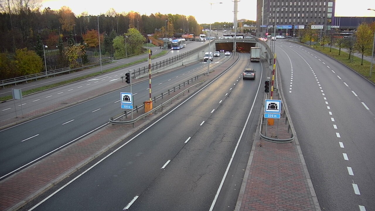 Kelikamerat Kuva Tie 100 Helsinki Hakamäentie, Kivihaan tunneli, länsi, Helsinki, Uusimaa