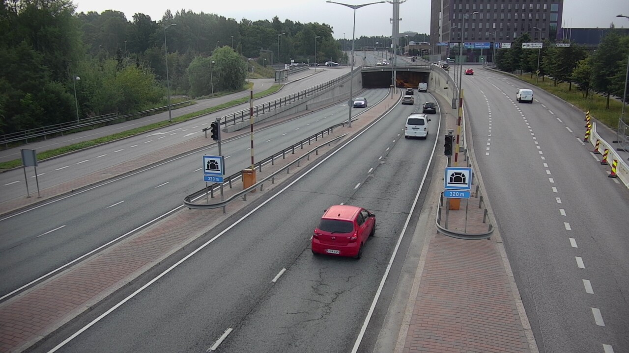 Weather Camera Image Road 100 Helsinki Hakamäentie, Kivihaan tunneli, länsi, Helsinki, Uusimaa