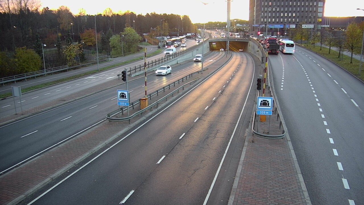 Kelikamerat Kuva Tie 100 Helsinki Hakamäentie, Kivihaan tunneli, länsi, Helsinki, Uusimaa