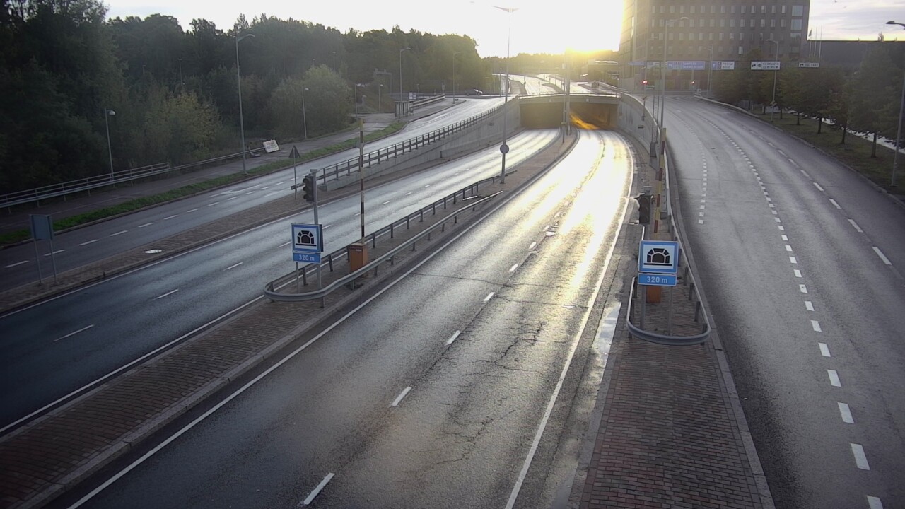 Weather Camera Image Road 100 Helsinki Hakamäentie, Kivihaan tunneli, länsi, Helsinki, Uusimaa