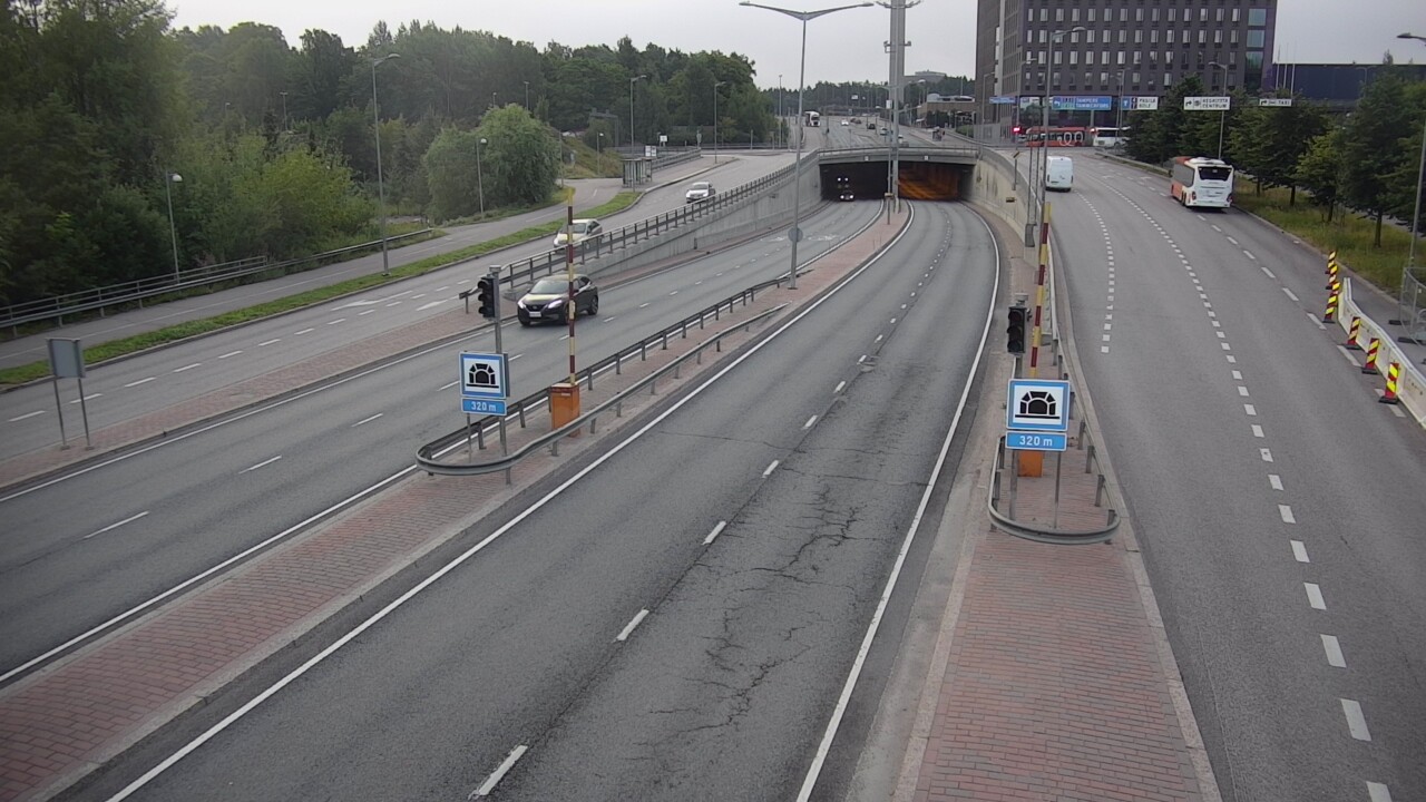 Weather Camera Image Road 100 Helsinki Hakamäentie, Kivihaan tunneli, länsi, Helsinki, Uusimaa