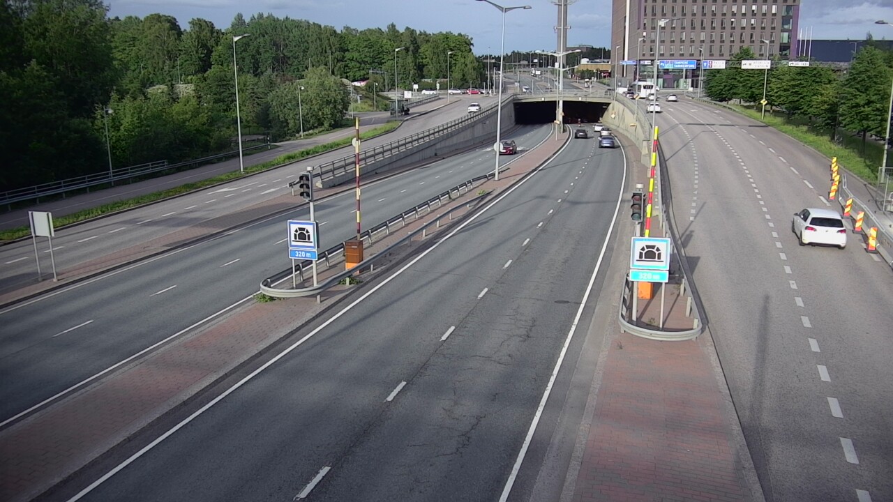 Kelikamerat Kuva Tie 100 Helsinki Hakamäentie, Kivihaan tunneli, länsi, Helsinki, Uusimaa