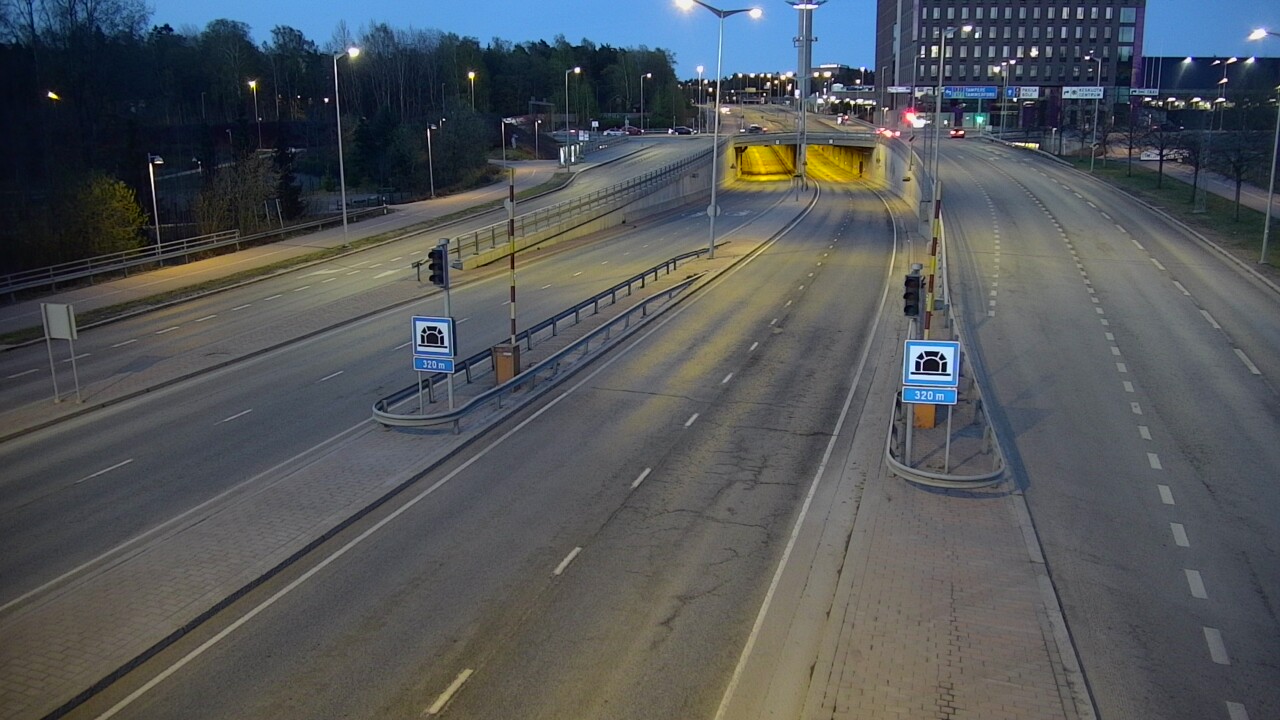 Weather Camera Image Road 100 Helsinki Hakamäentie, Kivihaan tunneli, länsi, Helsinki, Uusimaa