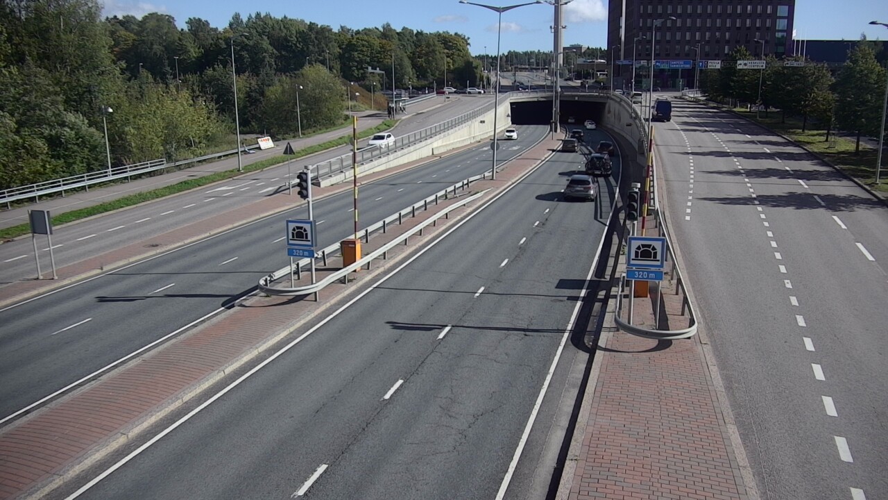 Weather Camera Image Road 100 Helsinki Hakamäentie, Kivihaan tunneli, länsi, Helsinki, Uusimaa