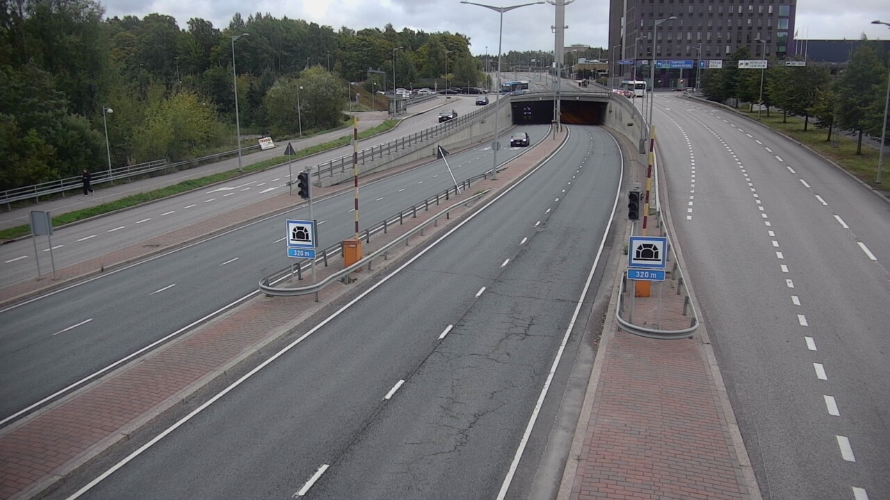 Kelikamerat Kuva Tie 100 Helsinki Hakamäentie, Kivihaan tunneli, länsi, Helsinki, Uusimaa