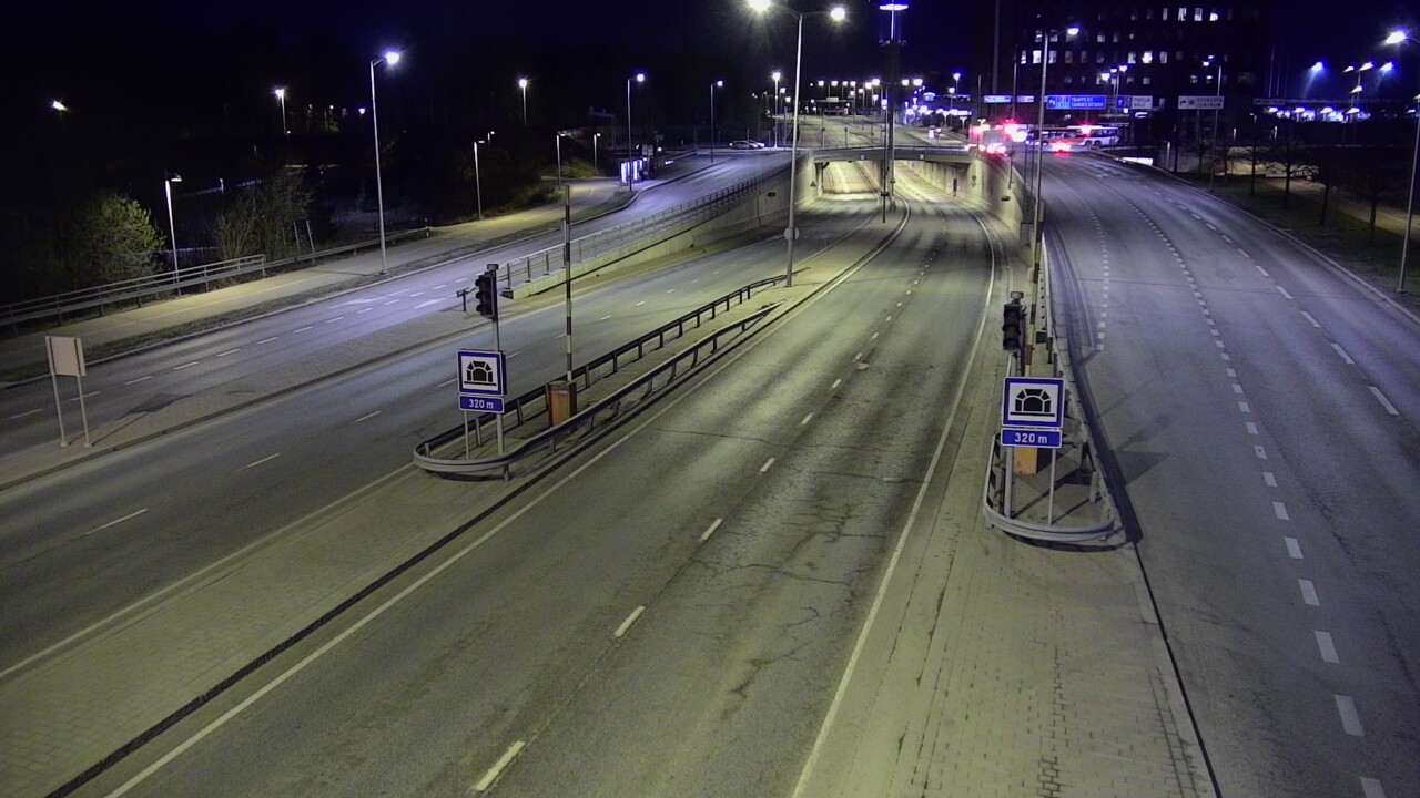 Weather Camera Image Väg 100 Helsingfors Skogsbackavägen, Kivihaan tunneli, väst, Helsinki, Uusimaa