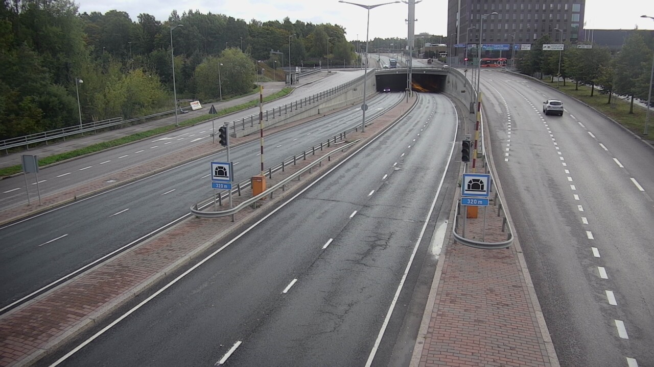 Weather Camera Image Road 100 Helsinki Hakamäentie, Kivihaan tunneli, länsi, Helsinki, Uusimaa