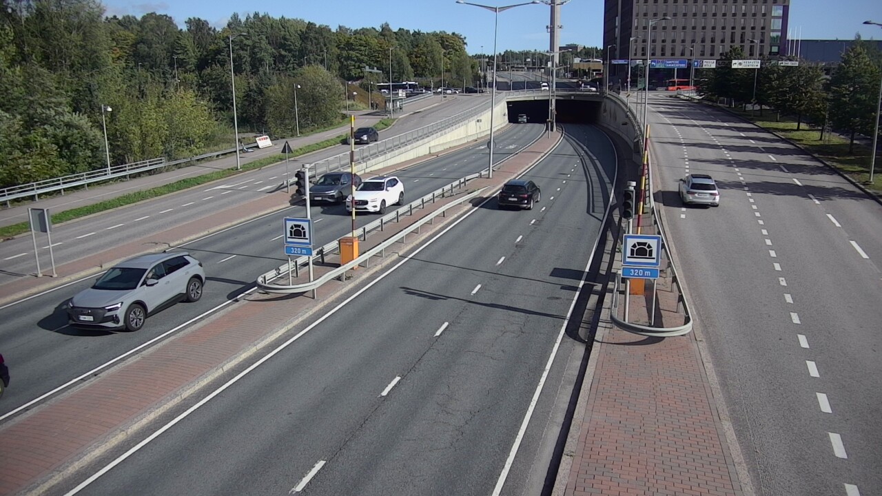 Weather Camera Image Road 100 Helsinki Hakamäentie, Kivihaan tunneli, länsi, Helsinki, Uusimaa