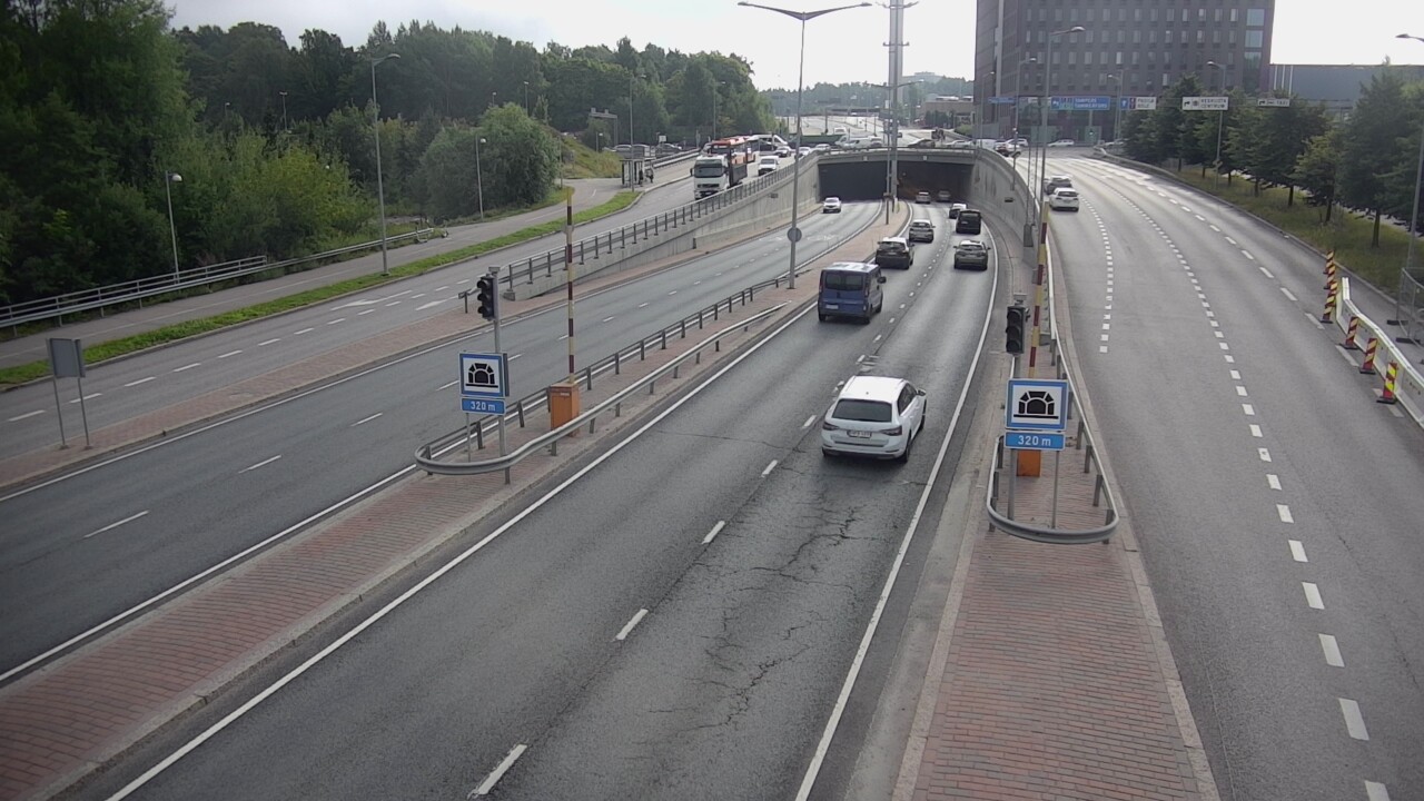 Weather Camera Image Road 100 Helsinki Hakamäentie, Kivihaan tunneli, länsi, Helsinki, Uusimaa