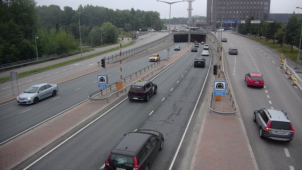 Weather Camera Image Road 100 Helsinki Hakamäentie, Kivihaan tunneli, länsi, Helsinki, Uusimaa