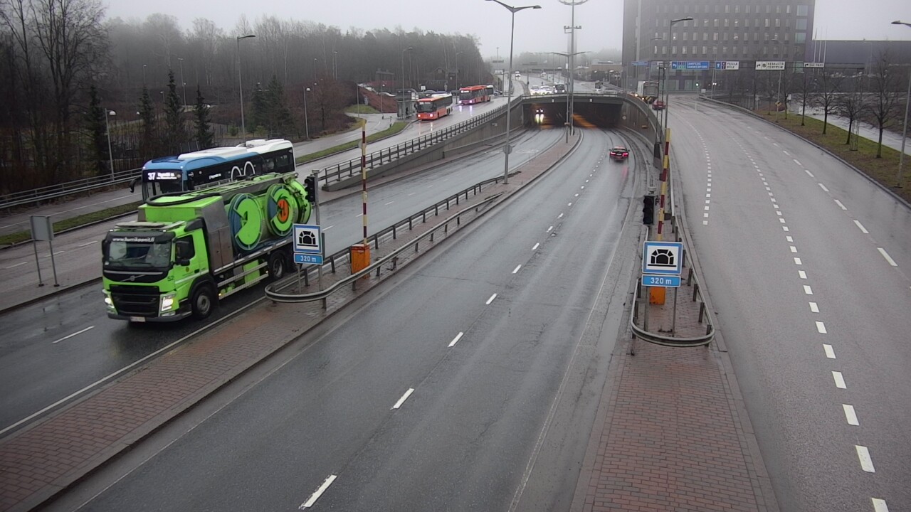 Weather Camera Image Väg 100 Helsingfors Skogsbackavägen, Kivihaan tunneli, väst, Helsinki, Uusimaa