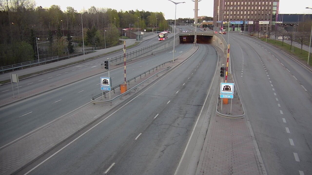 Kelikamerat Kuva Tie 100 Helsinki Hakamäentie, Kivihaan tunneli, länsi, Helsinki, Uusimaa