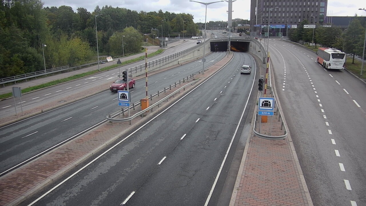 Weather Camera Image Road 100 Helsinki Hakamäentie, Kivihaan tunneli, länsi, Helsinki, Uusimaa
