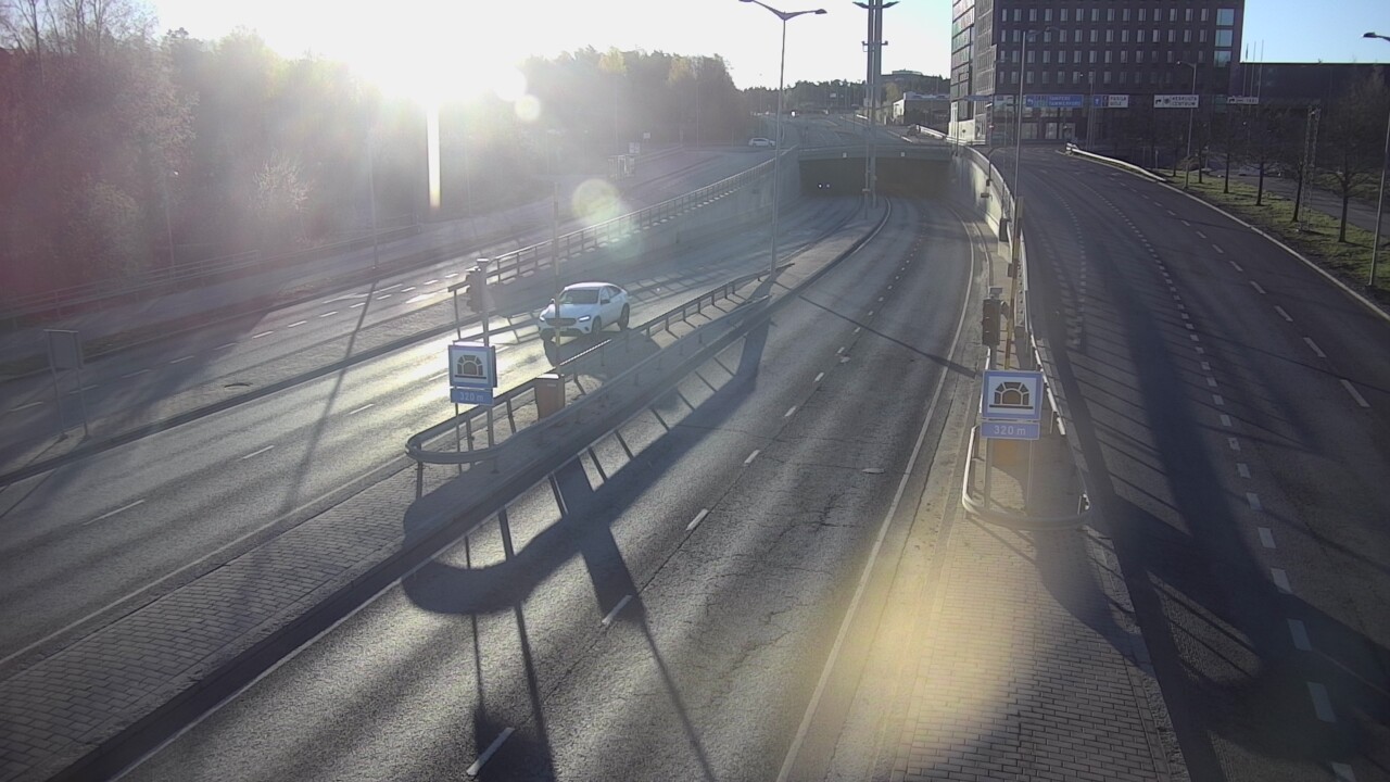 Kelikamerat Kuva Tie 100 Helsinki Hakamäentie, Kivihaan tunneli, länsi, Helsinki, Uusimaa