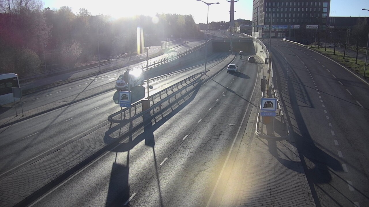 Kelikamerat Kuva Tie 100 Helsinki Hakamäentie, Kivihaan tunneli, länsi, Helsinki, Uusimaa