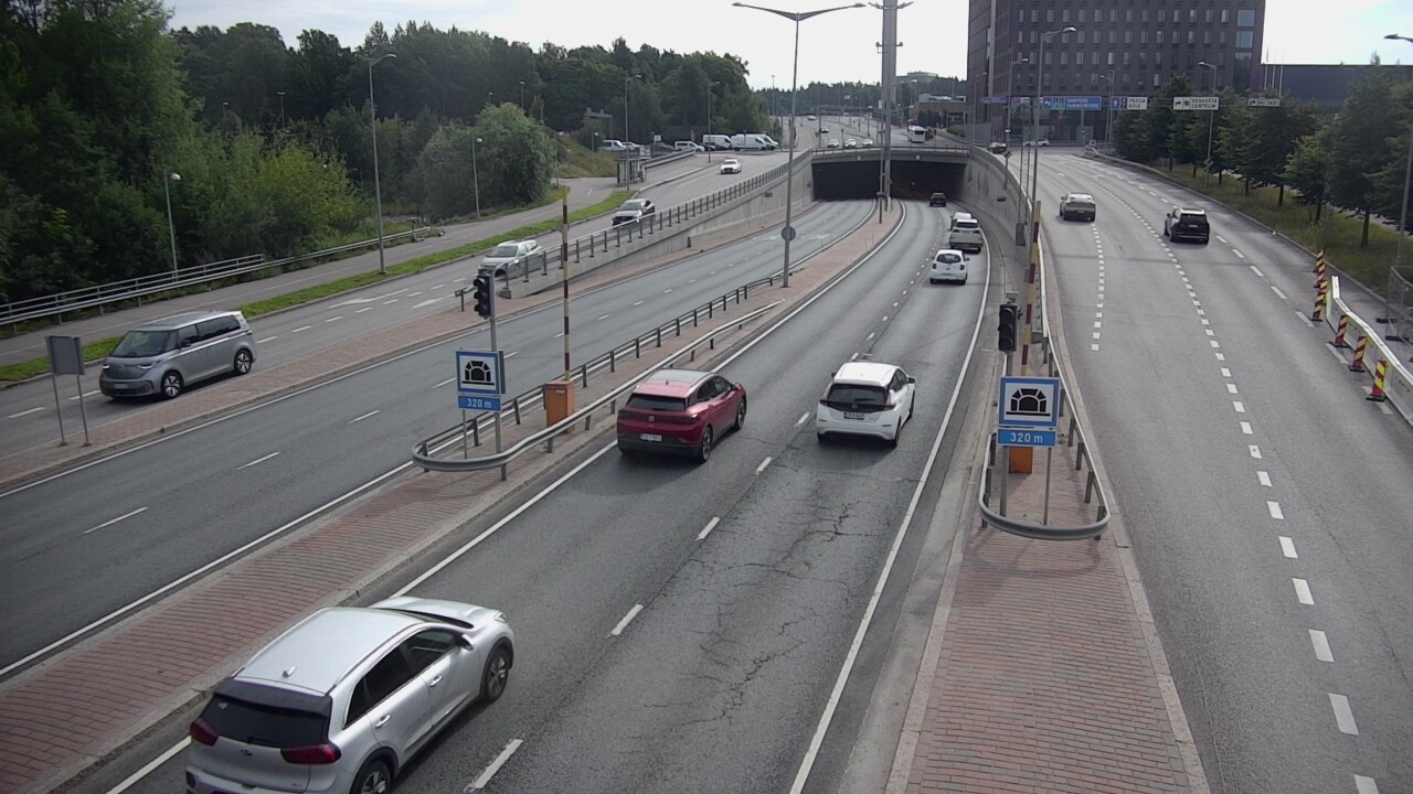 Weather Camera Image Road 100 Helsinki Hakamäentie, Kivihaan tunneli, länsi, Helsinki, Uusimaa
