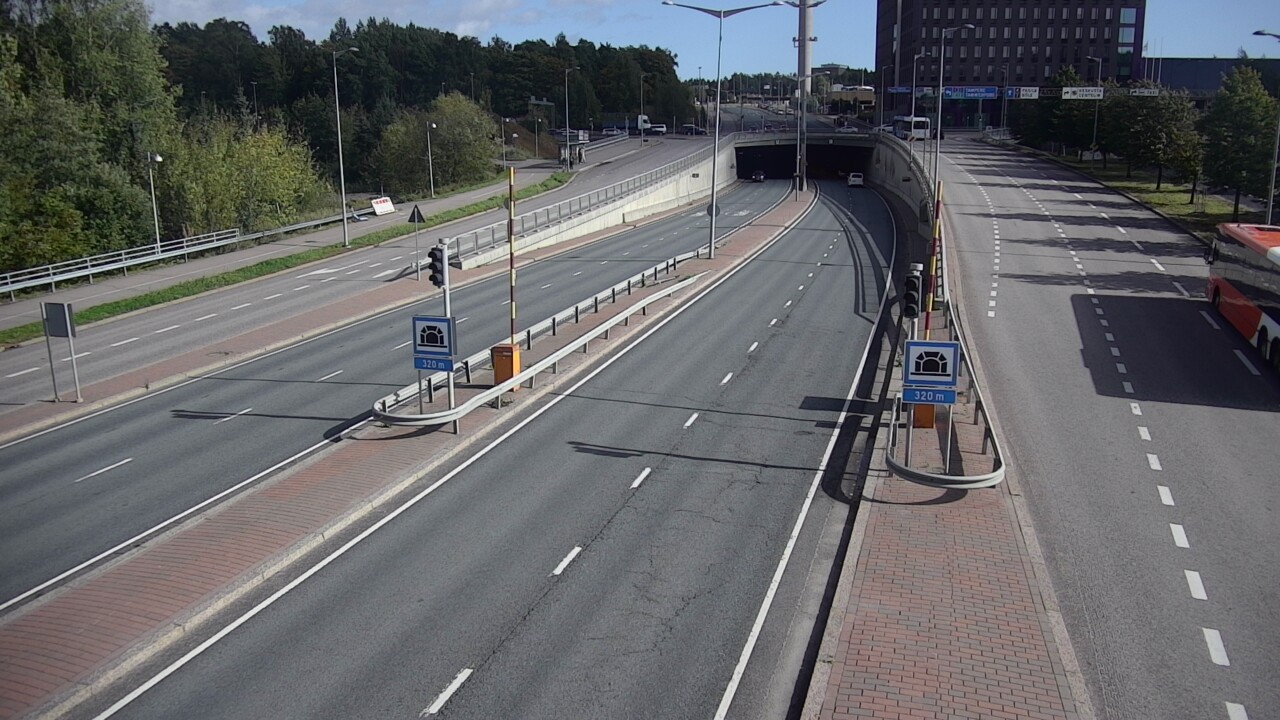 Weather Camera Image Road 100 Helsinki Hakamäentie, Kivihaan tunneli, länsi, Helsinki, Uusimaa