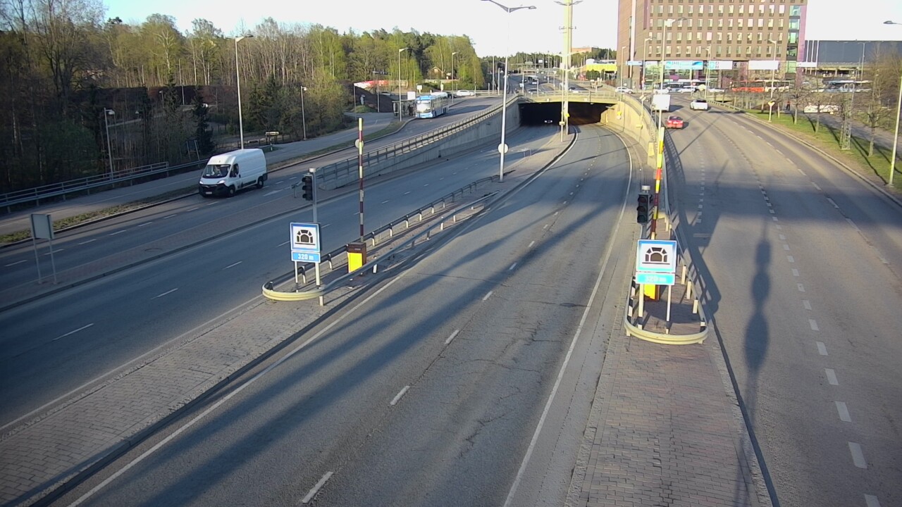 Kelikamerat Kuva Tie 100 Helsinki Hakamäentie, Kivihaan tunneli, länsi, Helsinki, Uusimaa