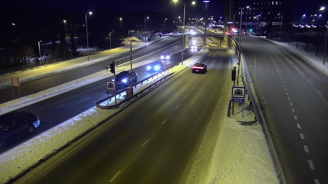 Weather Camera Image Road 100 Helsinki Hakamäentie, Kivihaan tunneli, länsi, Helsinki, Uusimaa