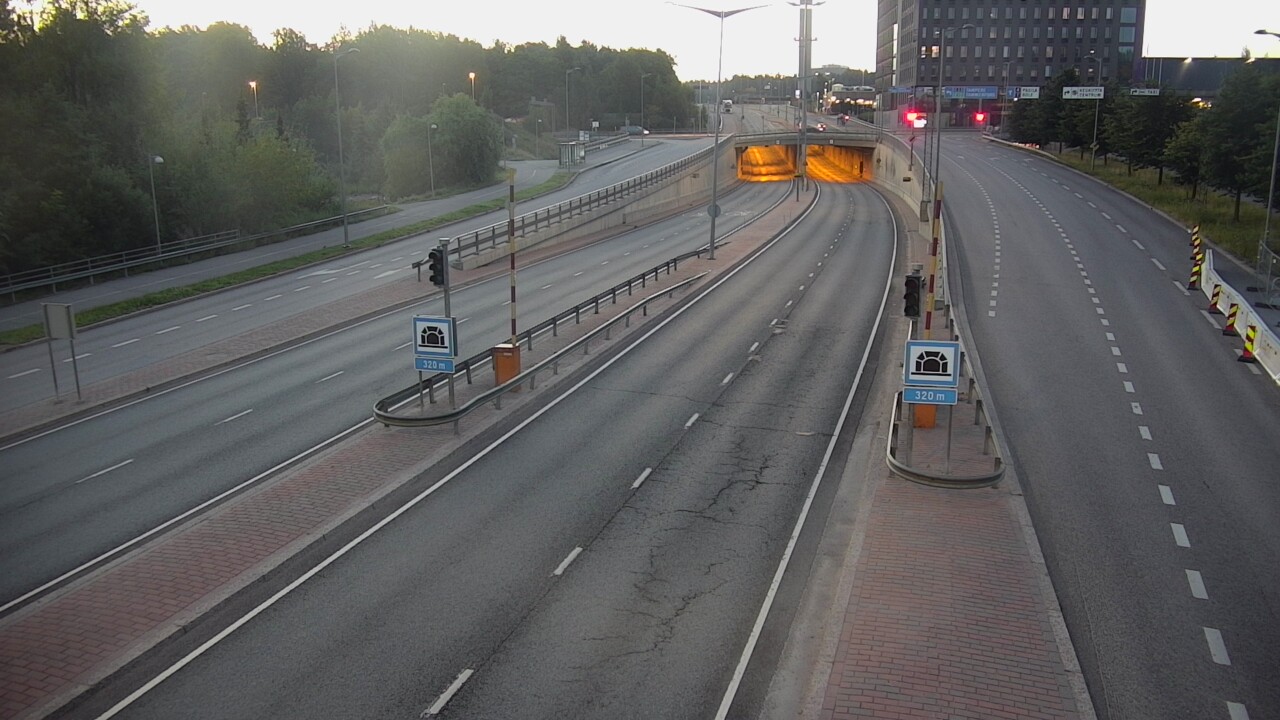 Kelikamerat Kuva Tie 100 Helsinki Hakamäentie, Kivihaan tunneli, länsi, Helsinki, Uusimaa