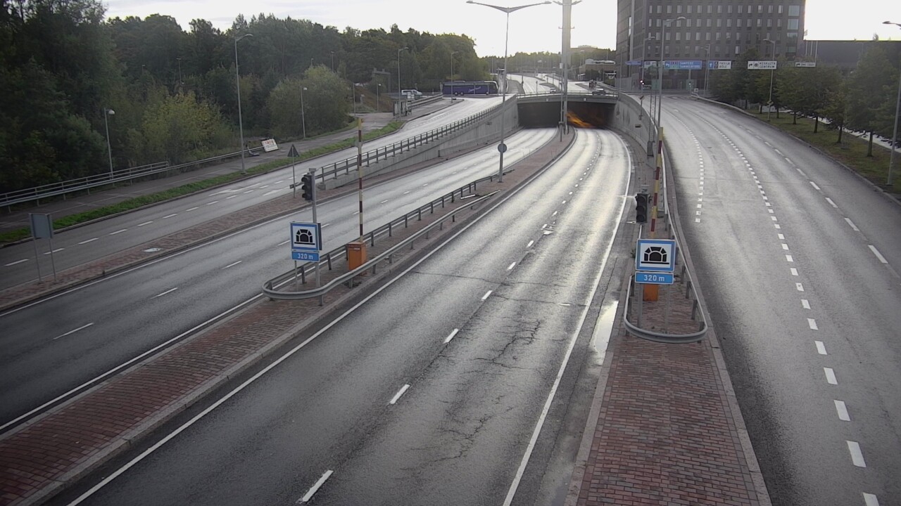 Weather Camera Image Road 100 Helsinki Hakamäentie, Kivihaan tunneli, länsi, Helsinki, Uusimaa