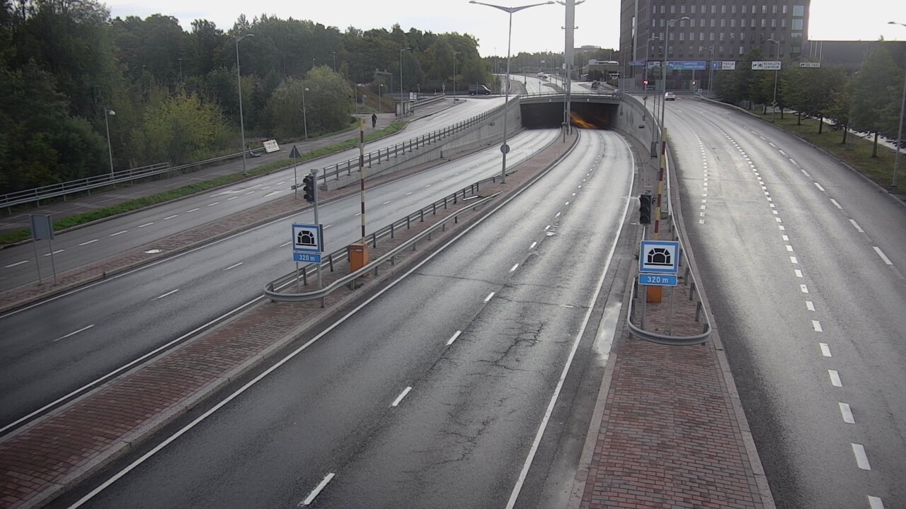 Weather Camera Image Road 100 Helsinki Hakamäentie, Kivihaan tunneli, länsi, Helsinki, Uusimaa