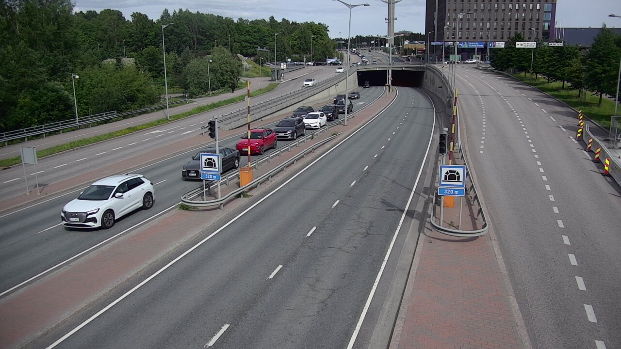 Kelikamerat Kuva Tie 100 Helsinki Hakamäentie, Kivihaan tunneli, länsi, Helsinki, Uusimaa