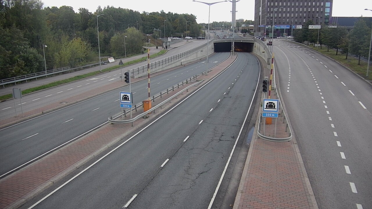 Weather Camera Image Road 100 Helsinki Hakamäentie, Kivihaan tunneli, länsi, Helsinki, Uusimaa
