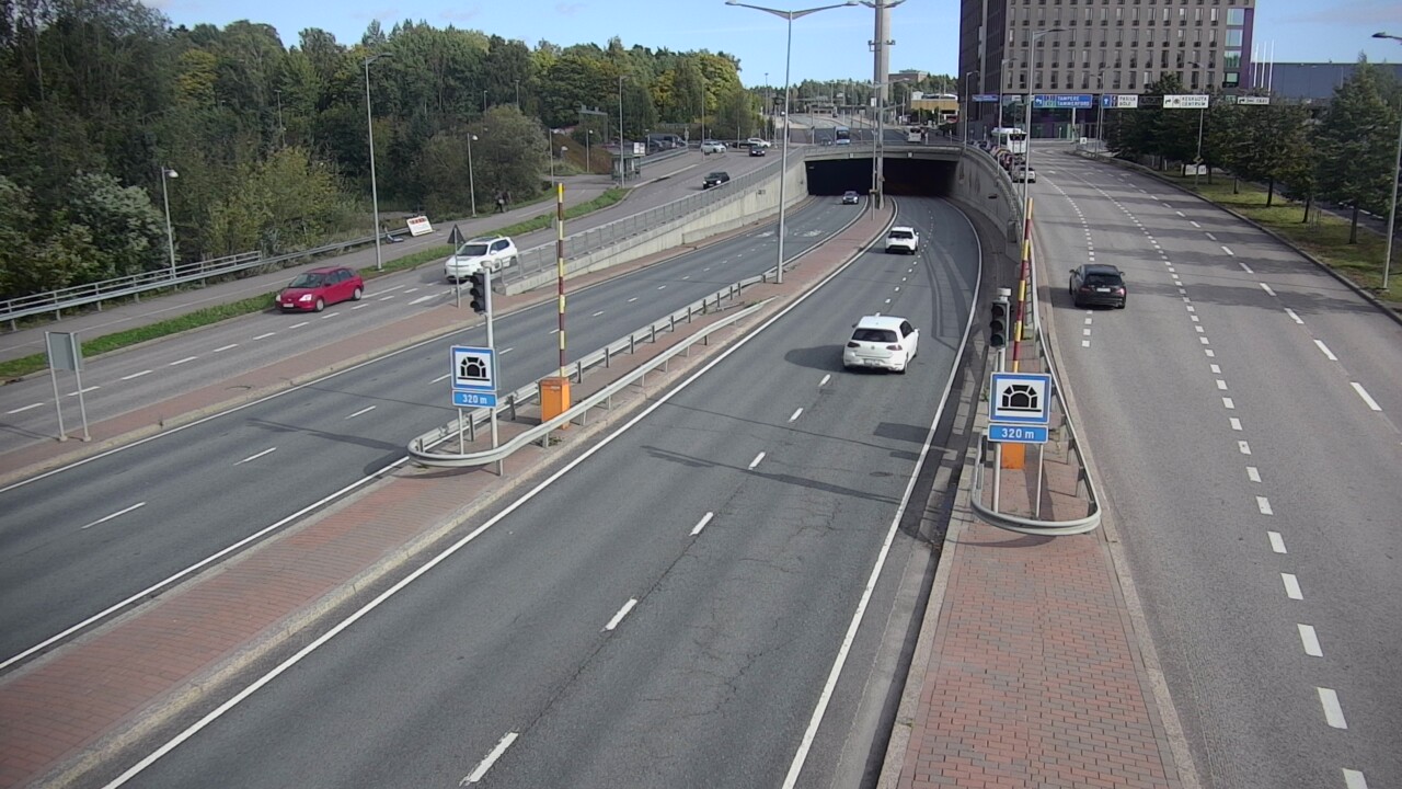 Weather Camera Image Road 100 Helsinki Hakamäentie, Kivihaan tunneli, länsi, Helsinki, Uusimaa