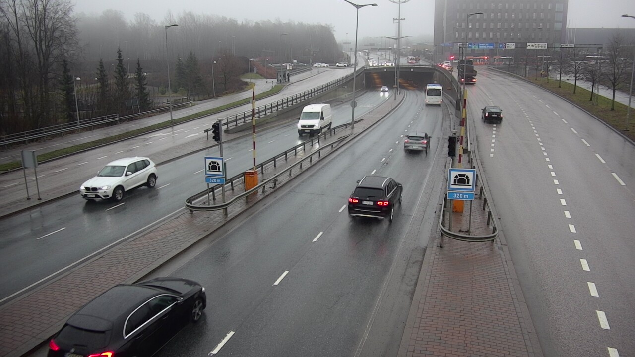 Weather Camera Image Väg 100 Helsingfors Skogsbackavägen, Kivihaan tunneli, väst, Helsinki, Uusimaa