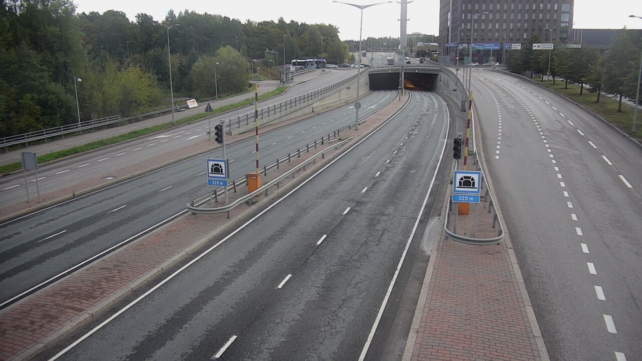 Weather Camera Image Road 100 Helsinki Hakamäentie, Kivihaan tunneli, länsi, Helsinki, Uusimaa