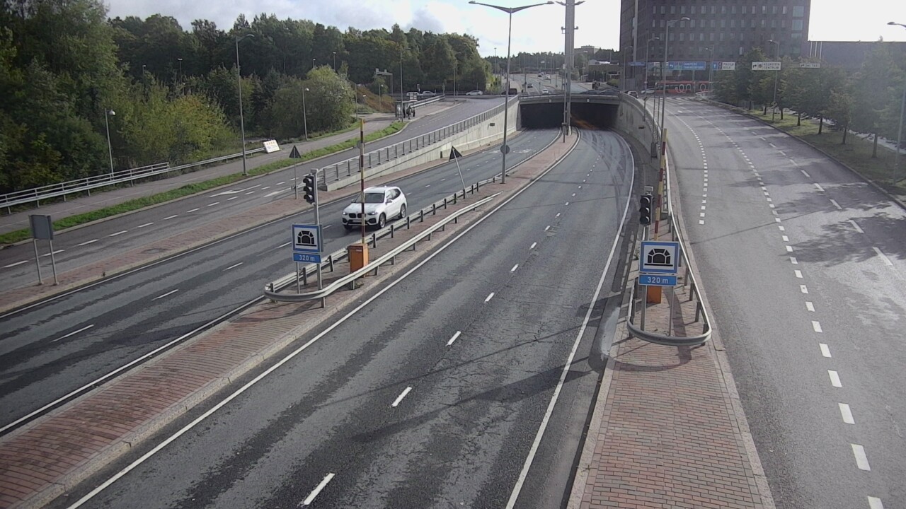Kelikamerat Kuva Tie 100 Helsinki Hakamäentie, Kivihaan tunneli, länsi, Helsinki, Uusimaa