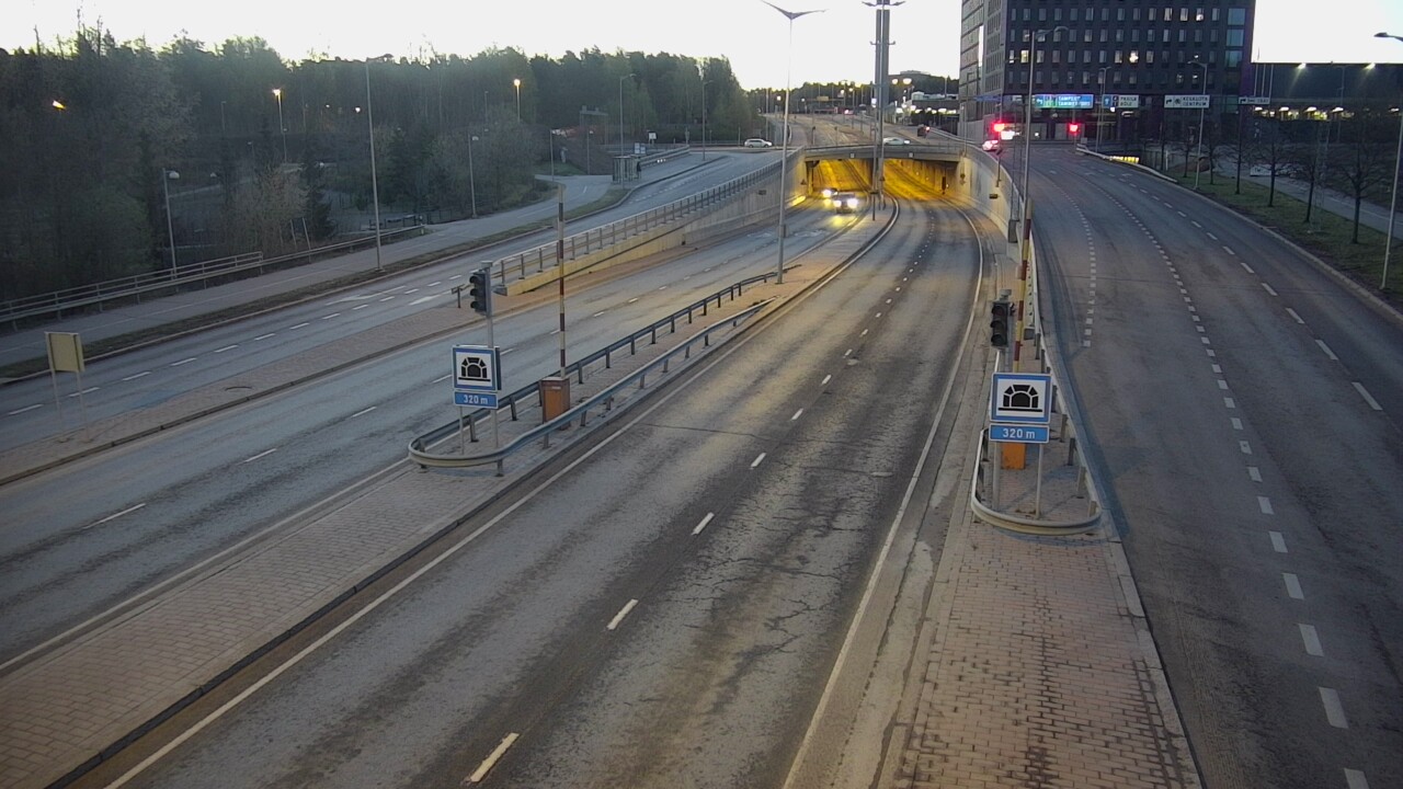Kelikamerat Kuva Tie 100 Helsinki Hakamäentie, Kivihaan tunneli, länsi, Helsinki, Uusimaa