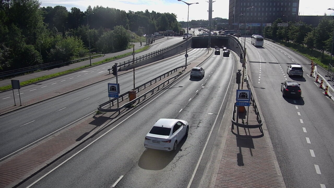 Kelikamerat Kuva Tie 100 Helsinki Hakamäentie, Kivihaan tunneli, länsi, Helsinki, Uusimaa