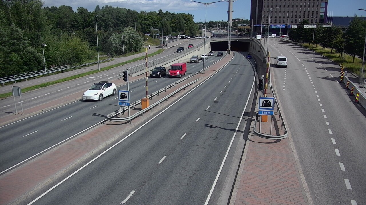 Kelikamerat Kuva Tie 100 Helsinki Hakamäentie, Kivihaan tunneli, länsi, Helsinki, Uusimaa