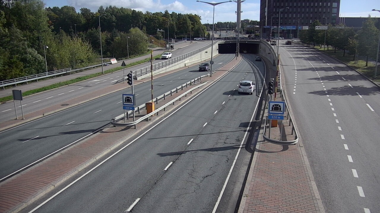 Weather Camera Image Road 100 Helsinki Hakamäentie, Kivihaan tunneli, länsi, Helsinki, Uusimaa